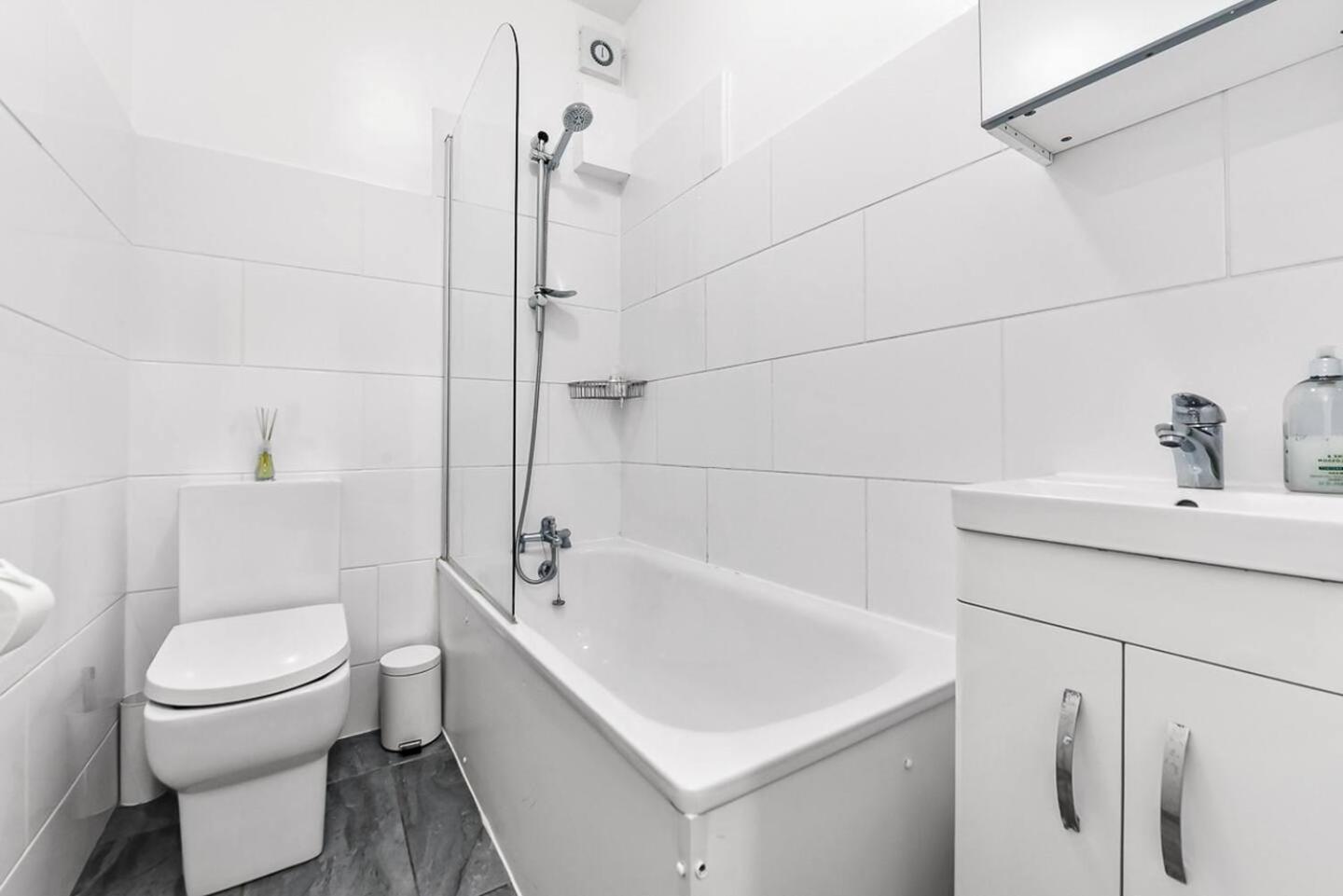 2 Bed Apartment- Finsbury Park Station B 런던 외부 사진